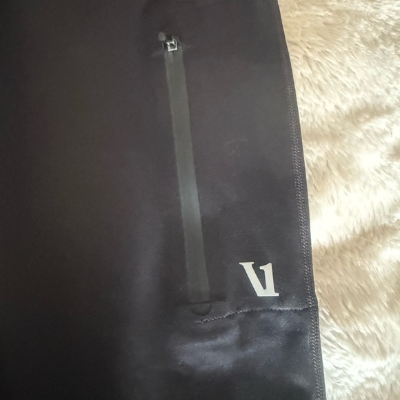Vuori Men’s Black joggers size small - Picture 2 of 4